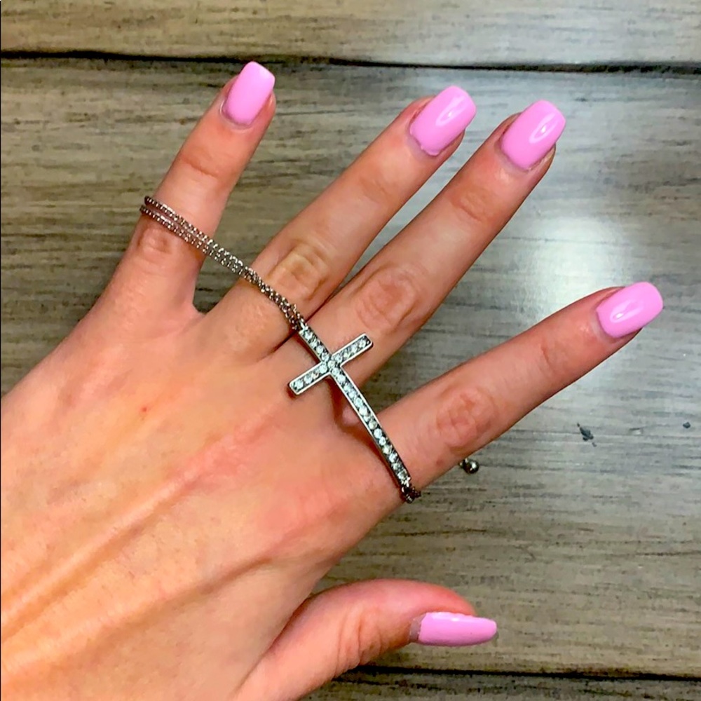 Cross bracelet - Picture 2 of 3